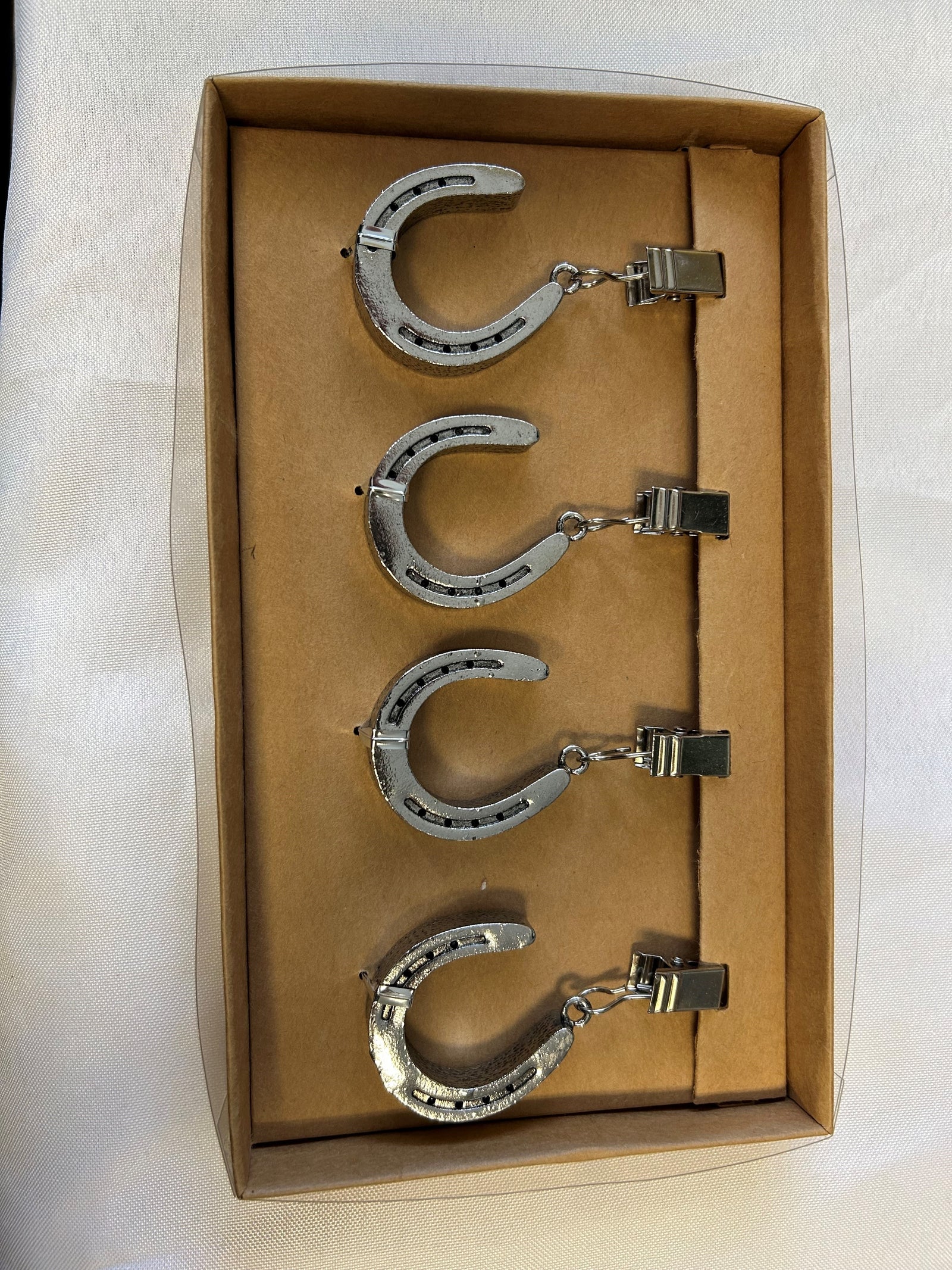 Horseshoe tablecloth weight